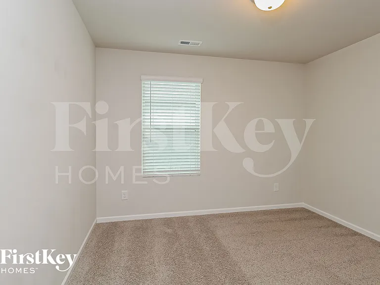 9526 Hamel St — Photo 12