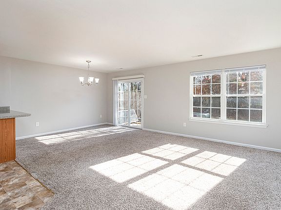 5th image of 63 Highmeadows Dr