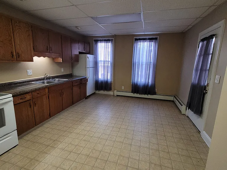 227 Pleasant St #1 — Photo 7