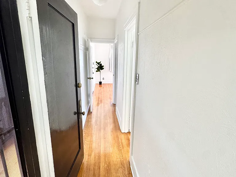 1758 Winona Blvd #6 — Photo 6