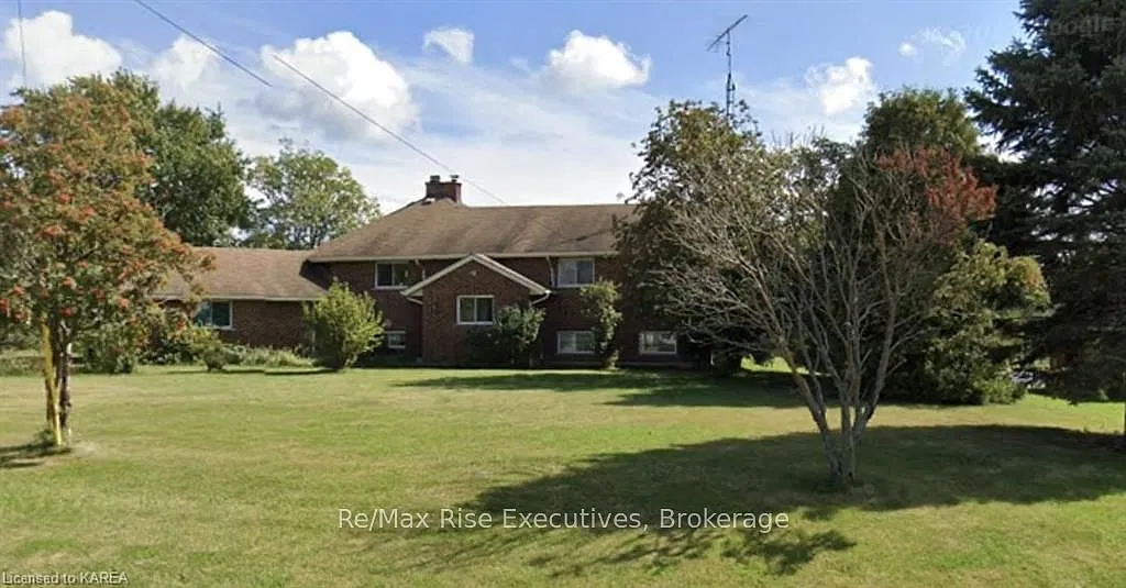 5 bed, $2,700 — Photo 1