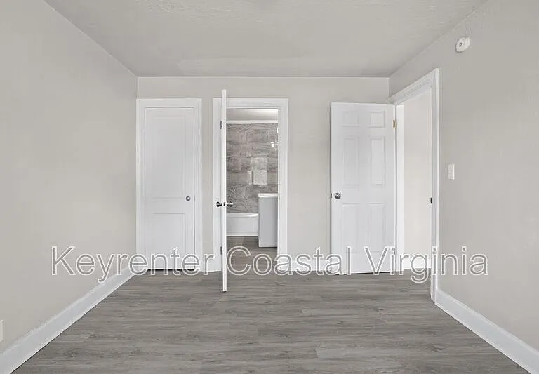 9569 6th Bay St #B — Photo 8