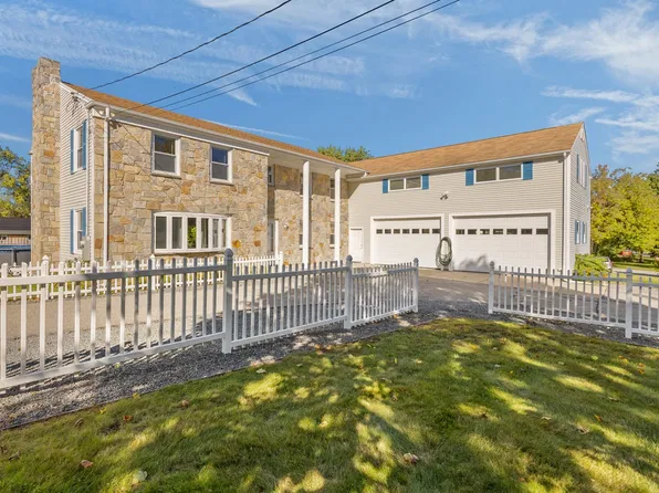 763 Wood St, Swansea, MA 02777