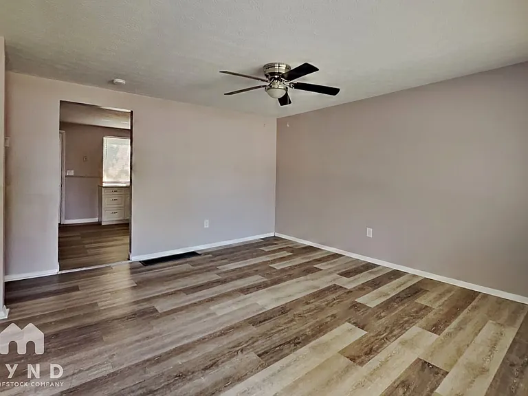 2270 Cardston Dr — Photo 3