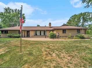 16161 Hubbard St, Livonia, MI 48154
