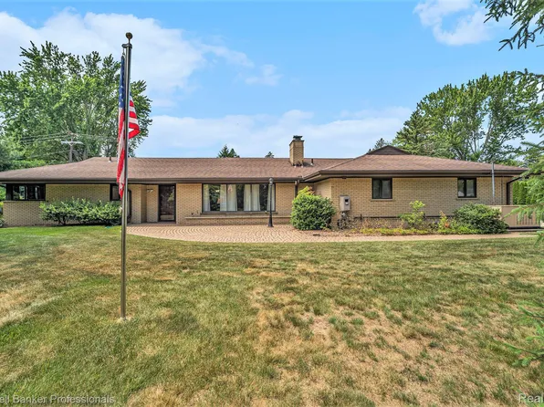 16161 Hubbard St, Livonia, MI 48154