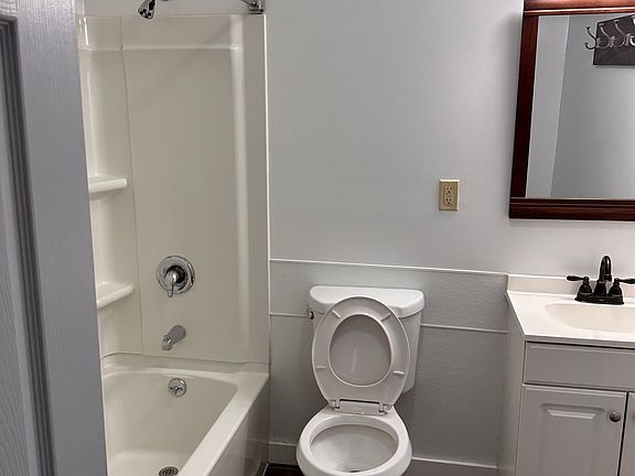 5th image of 72 Front St #1