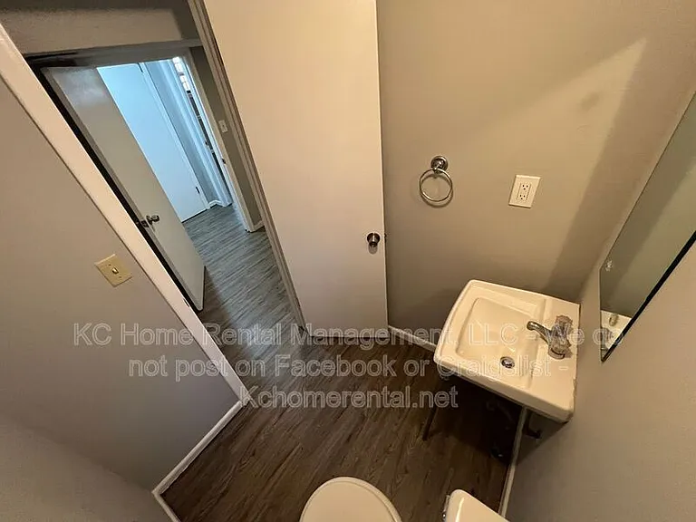 6708 W 71st Ter — Photo 24