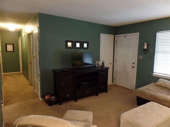 4th image of 6865 Woodley Dr