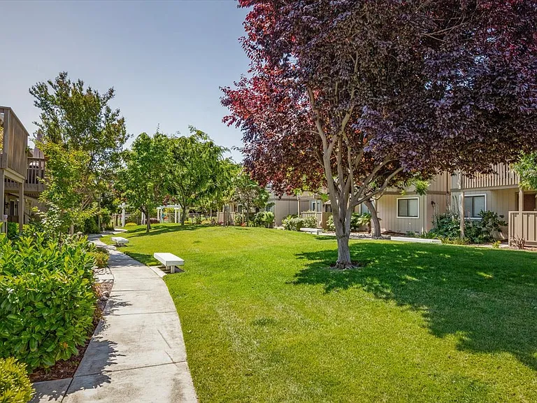 18948 Sara Park Cir — Photo 17