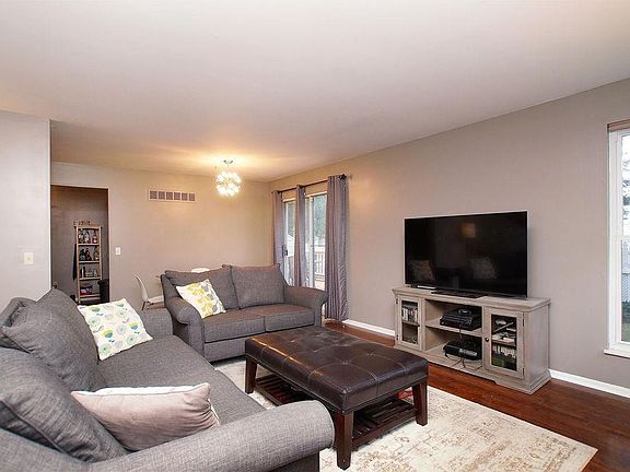 3rd image of 320 Sturbridge Village Dr