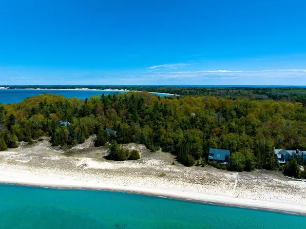 N Cathead Rd W, Northport, MI 49670