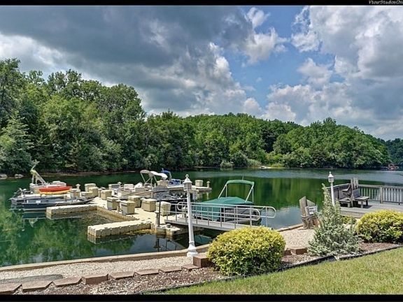 3rd image of 106 N Harbor Lndg #106