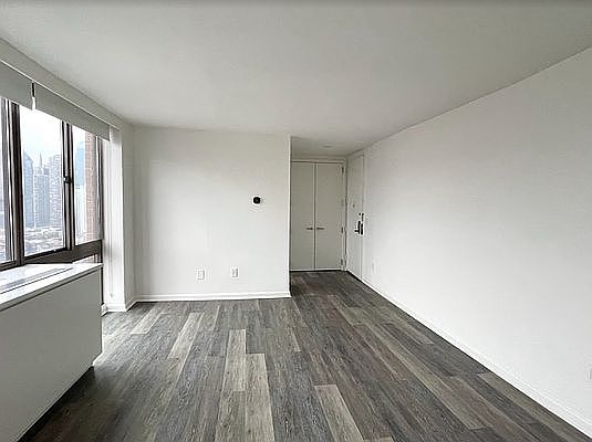 5th image of 520 W 43rd St #D28