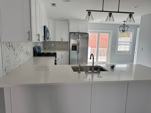 4th image of 73 Bergen St #A