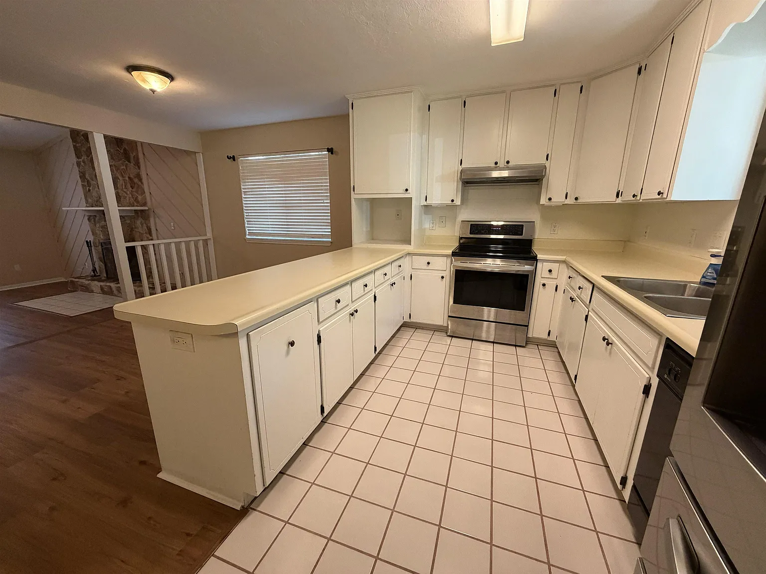 2 bed, 1148 sqft, $1,400 — Photo 3