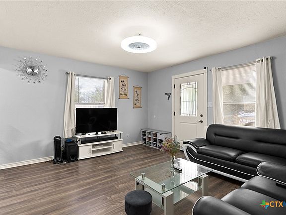 5th image of 823 Garner St #1
