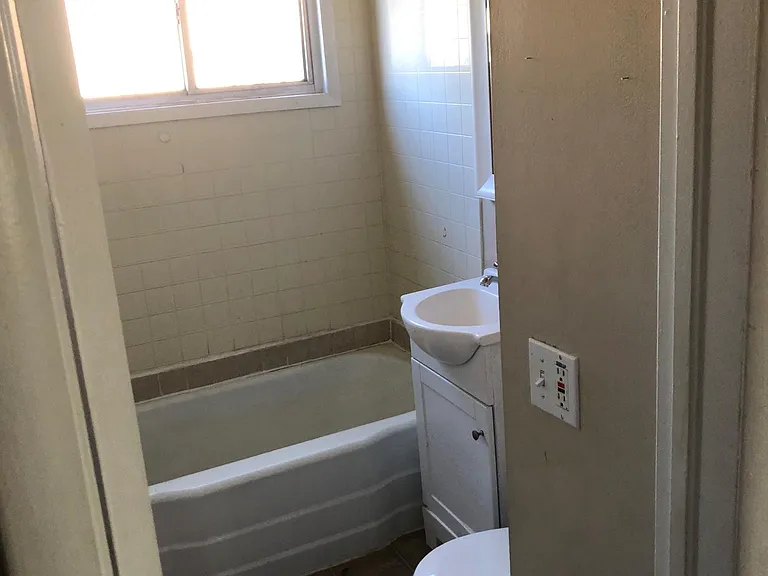 1032 N Braden Ave — Photo 6