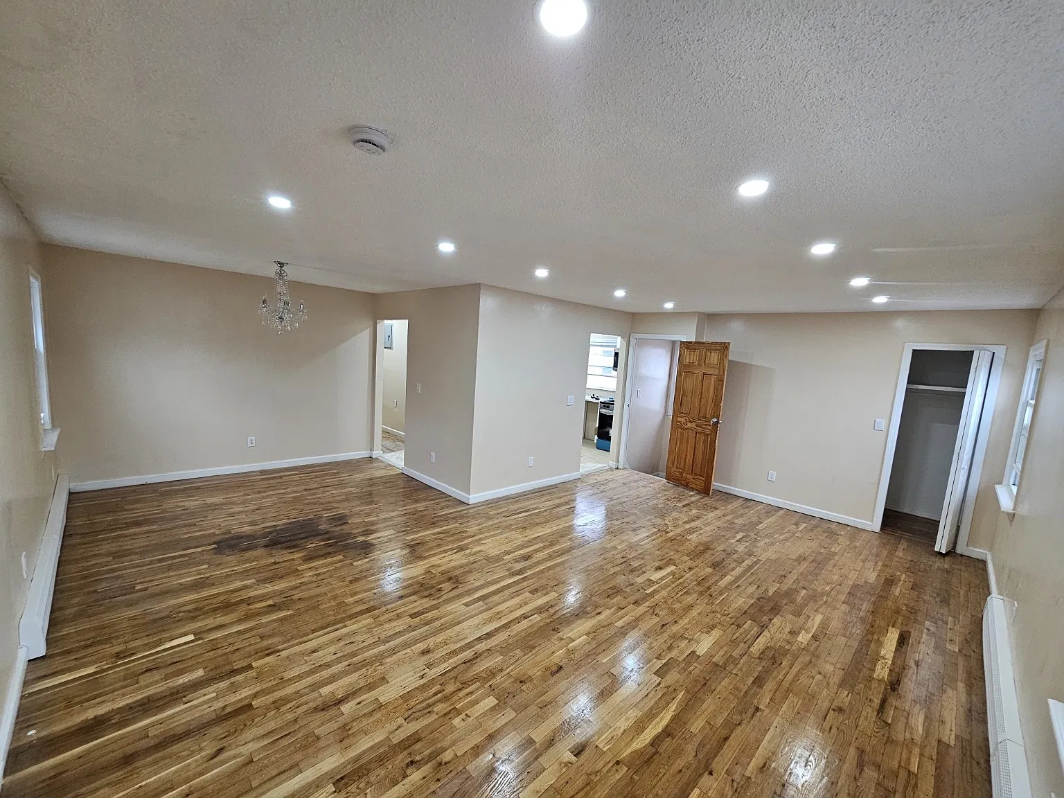 3 bed, 1.5 bath, $3,400 — Photo 2