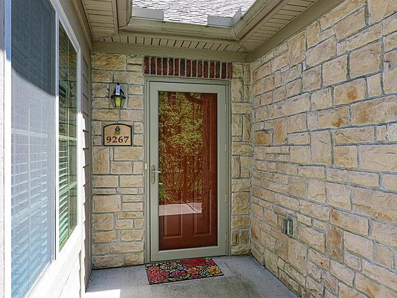 3rd image of 9267 Elizabeth Ln