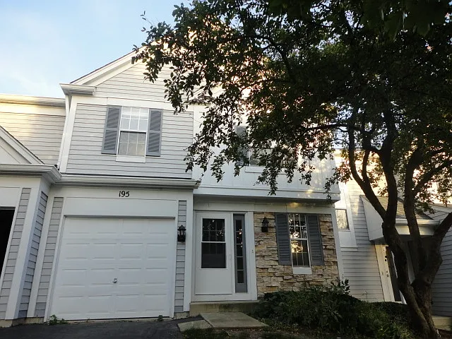 195 Half Moon Cir — Photo 1