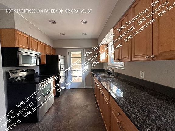 3rd image of 2362 Sanders Pl