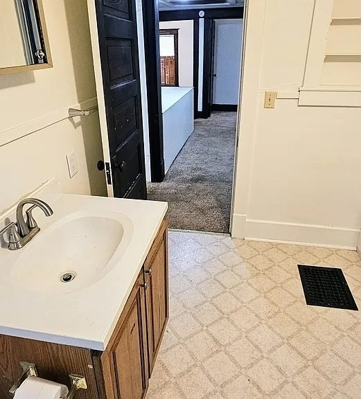 206 Oak St #2 — Photo 8