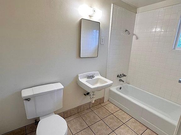 5th image of 326 W 17th Pl #6