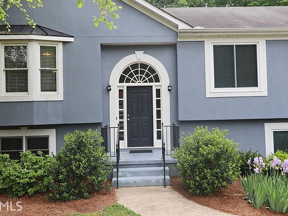 3rd image of 620 Heritage Woods Dr
