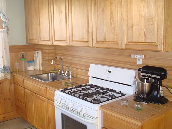 5th image of 165 Finley Ave