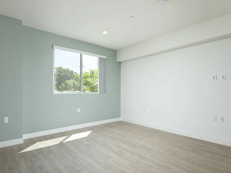 Sherman Way Luxury Apartment Homes — Photo 30