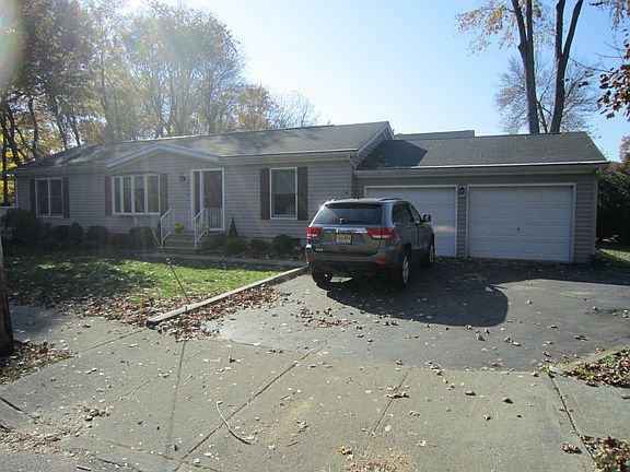 Great House For Sale in River Vale