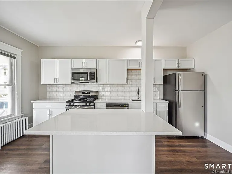 98 Brook St — Photo 8