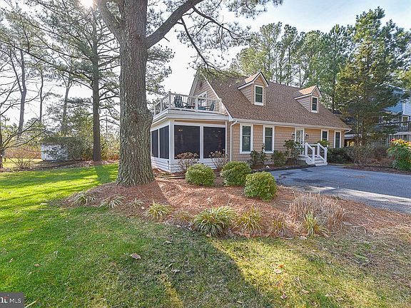 2nd image of 956 Lake View Dr