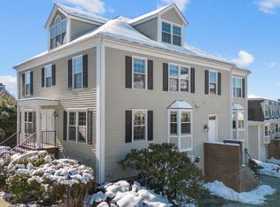 172 Field Point Rd APT 1, Greenwich, CT 06830