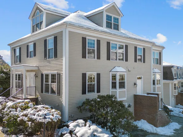 172 Field Point Rd APT 1, Greenwich, CT 06830