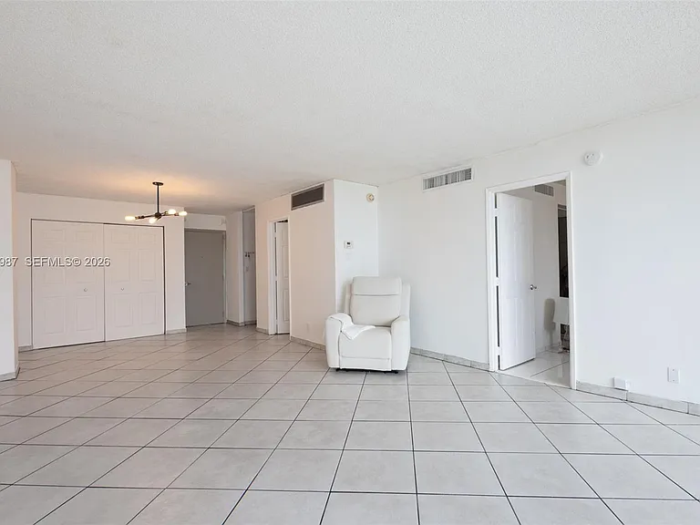 6770 Indian Creek Dr #7B — Photo 19