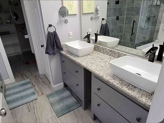 4th image of 5433 Mohawk Ct
