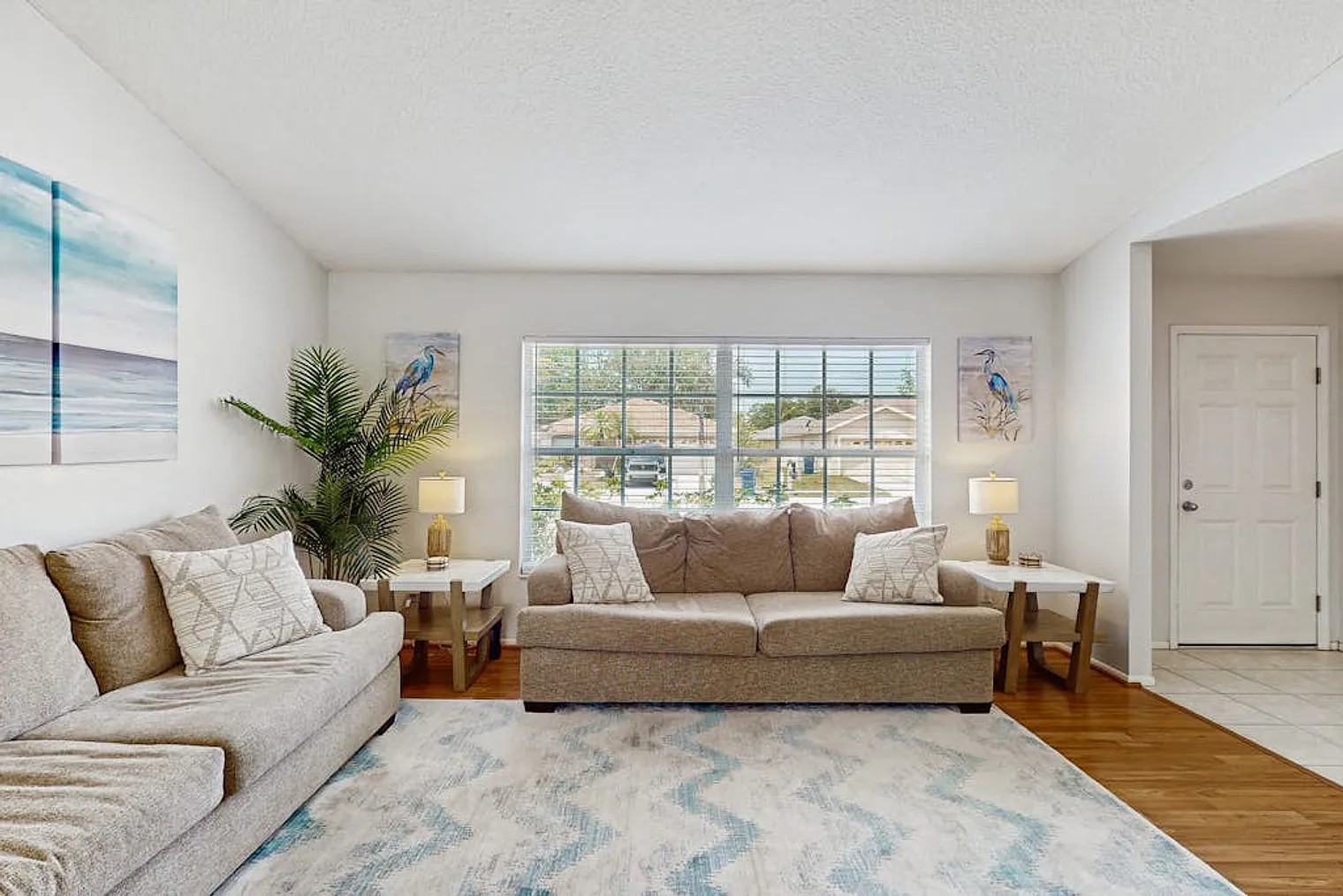 3 bed, 2.0 bath, 1410 sqft, $4,285 — Photo 3