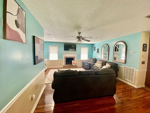5th image of 1300 Pebblewood Dr