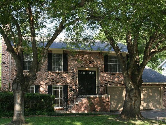 Great curb appeal on tree-lined street with prime location minutes from Baybrook mall and 2 minute w