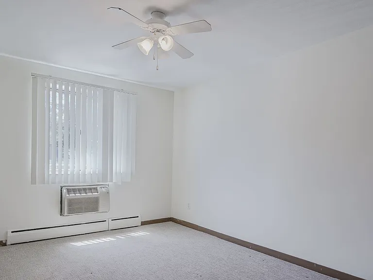 1776 St. Clair Ave — Photo 22