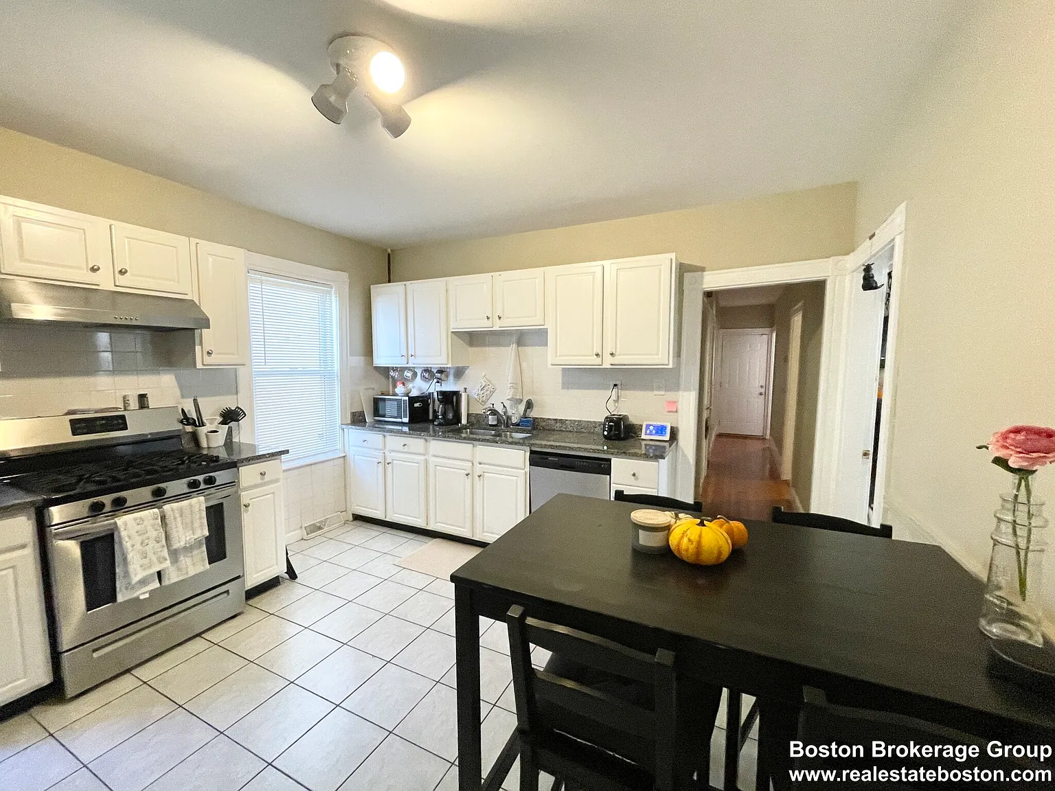 4 bed, 1.0 bath, $3,600 — Photo 2
