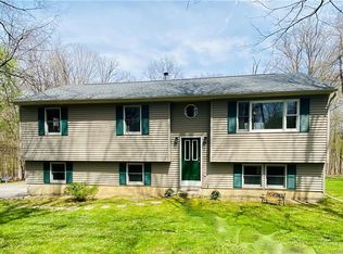 15 Flag Ln, Campbell Hall, NY 10916
