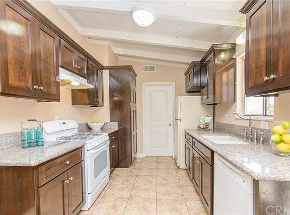 5th image of 17177 Hawthorne Ave