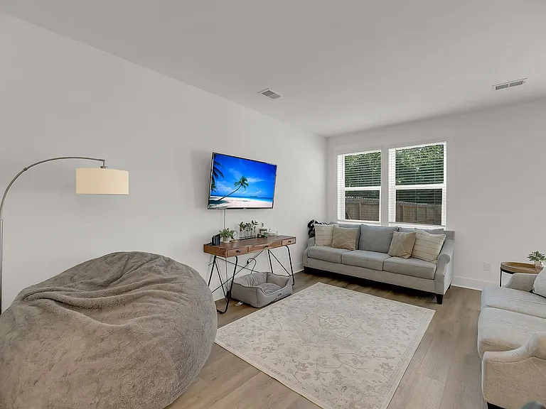 1549 Evergreen St — Photo 8