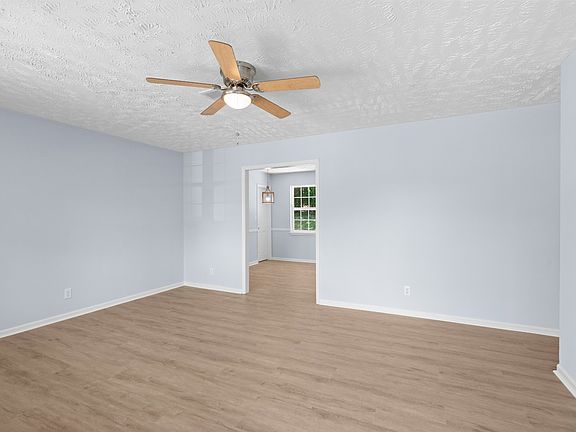 5th image of 604 Valley Grove Ct