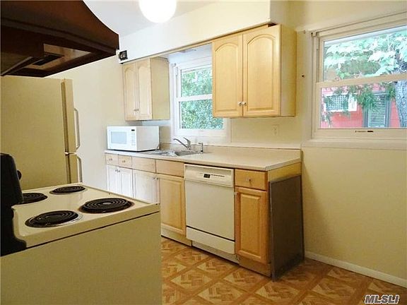 4th image of 53A Sagamore Hill Dr