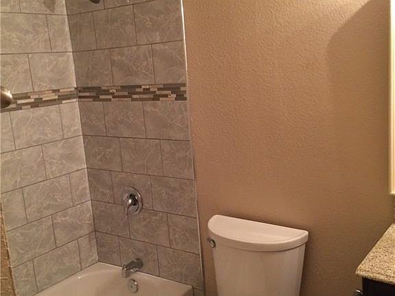 5th image of 204 Circle Dr