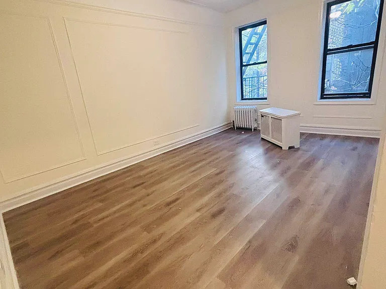 209 Bennett Ave #3B — Photo 1